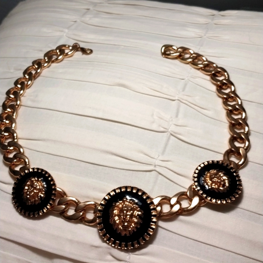 Heavy Gold Choker Necklace w/3 Lions 🦁 🦁 🦁